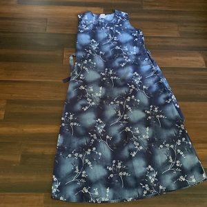 Maxi dress with floral pattern